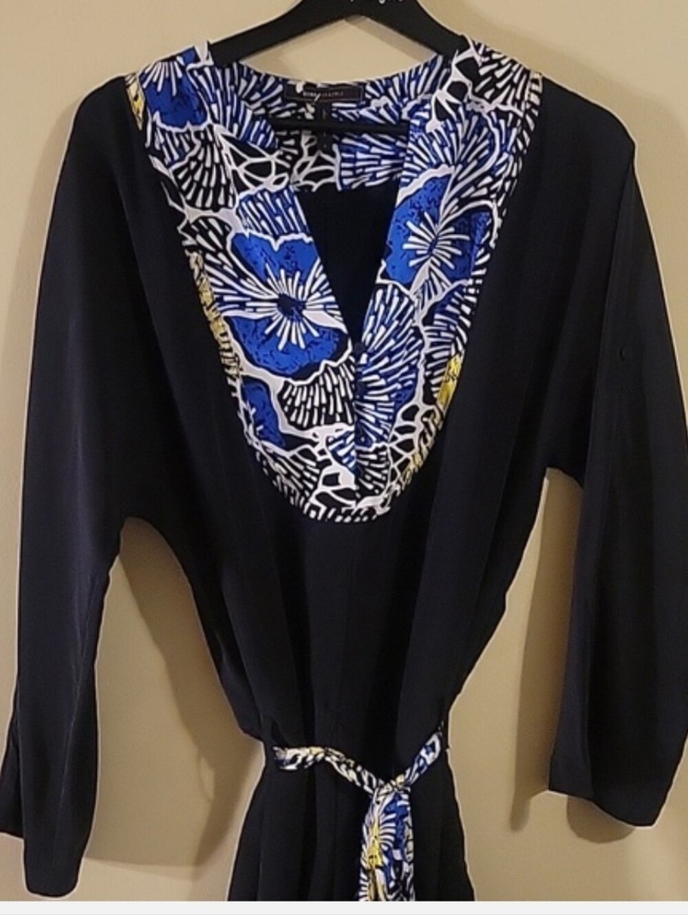 BCBGMAXAZRIA Silk Romper Women Small Black 3/4 Roll Tab Sleeve Waist Tie Pockets - Picture 2 of 7